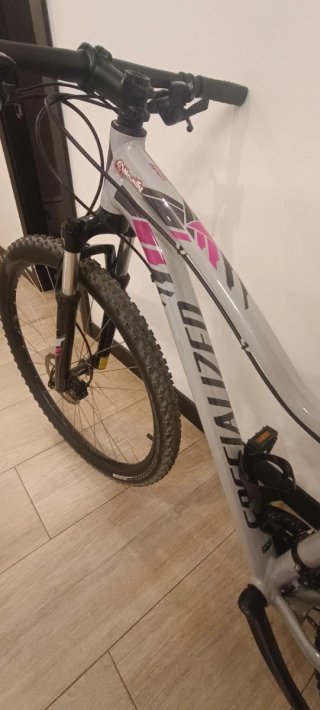 Bicicleta de montaña mujer Marca Specialized