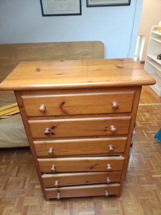 Aparador y baúl de madera