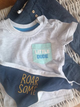 Conjunto bebé o reborn 55 cm camiseta y pantalones