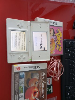 Nintendo DS Blanca con 2 juegos