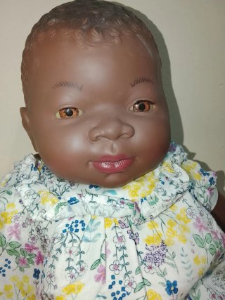 Muñeca bebé Nines d'Onil negrita