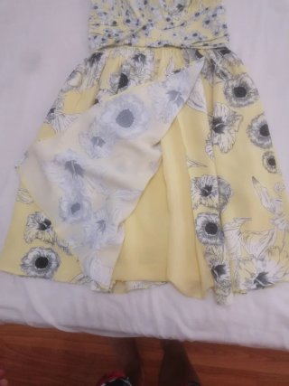 Vestido floral amarillo talla XS