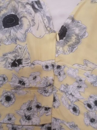 Vestido floral amarillo talla XS