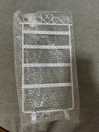 Colgador de pendientes blanco