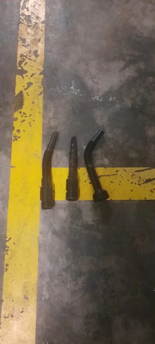 Lote 8 Garrafas Gasolina Rojas + 9 Embudos.
