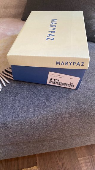 Zapatos de tacón Marypaz beige con caja
