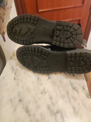 Botas negras con lentejuelas y lazo