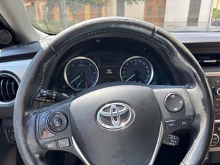 Toyota Auris 2014 Rojo