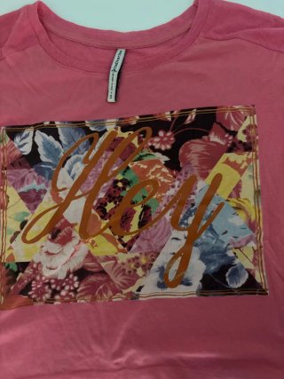 Camiseta rosa estampada