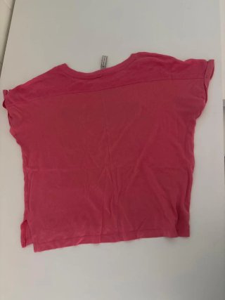 Camiseta rosa estampada