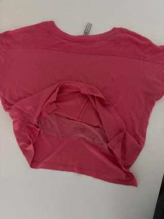 Camiseta rosa estampada