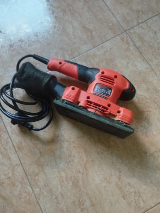 Lijadora eléctrica naranja y negra
