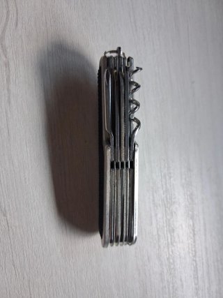 Navaja multiusos de acero inoxidable