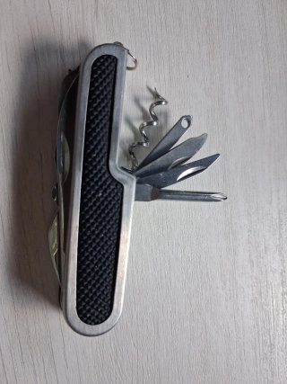 Navaja multiusos de acero inoxidable