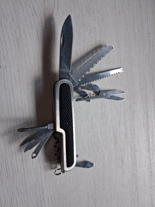 Navaja multiusos de acero inoxidable