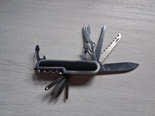 Navaja multiusos de acero inoxidable