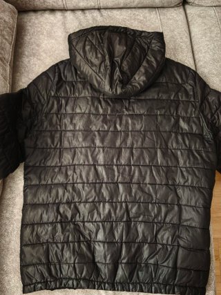 Chaqueta térmica negra acolchada