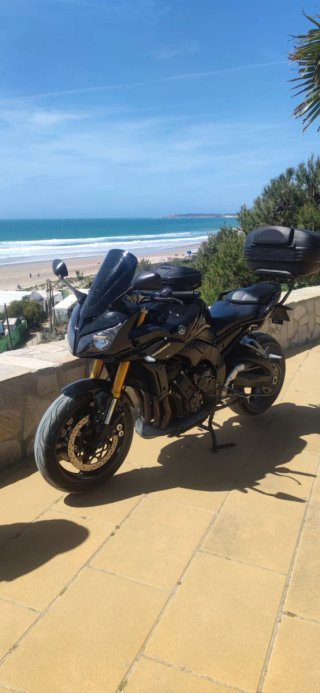 Yamaha FZ1 Naked Negra