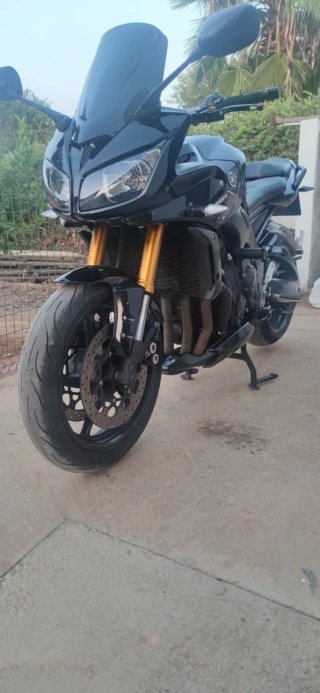 Yamaha FZ1 Naked Negra