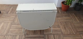 Mesa plegable de metal beige