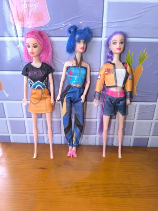 Lote 11 Barbies + 1 regalo