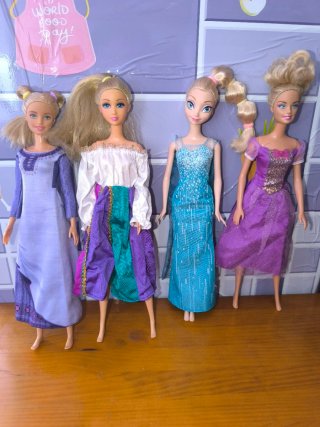 Lote 11 Barbies + 1 regalo