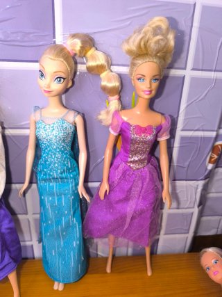 Lote 11 Barbies + 1 regalo