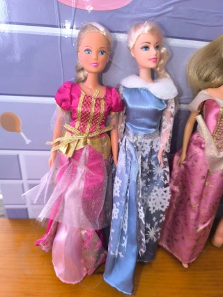 Lote 11 Barbies + 1 regalo