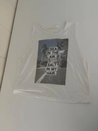 Camiseta blanca con estampado
