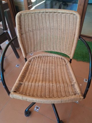 Conjunto 2 sillas de mimbre y metal