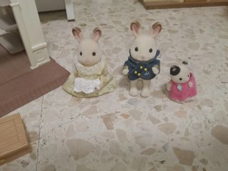 Casa Tienda Juguetes Sylvanian + Familia Conejos