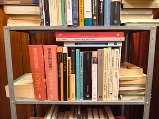 Oferta: 100 llibres. 2 euros cadascun