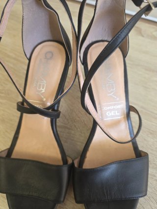 Zapatos de tacón negros