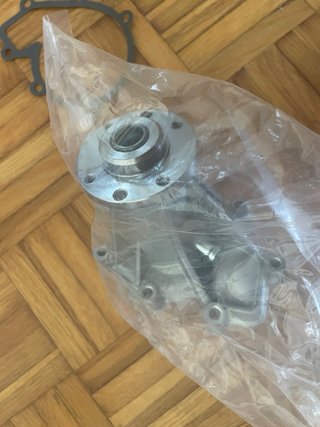 Bomba de agua Mercedes W124 + Junta