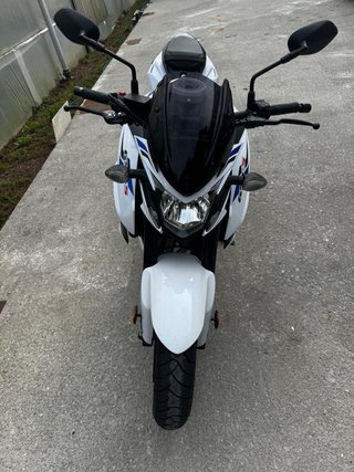 Suzuki GSXS 750 Blanca y Azul