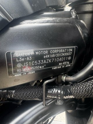 Suzuki GSXS 750 Blanca y Azul