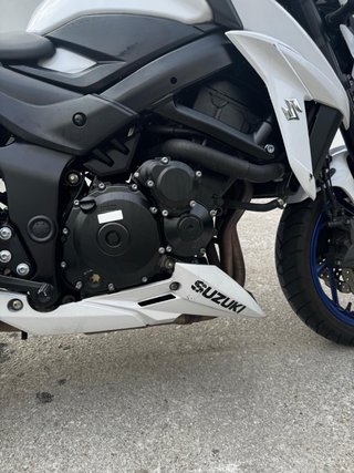 Suzuki GSXS 750 Blanca y Azul