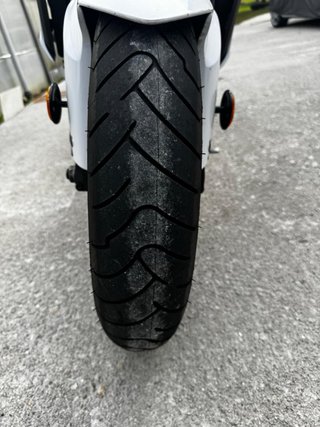 Suzuki GSXS 750 Blanca y Azul