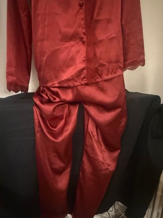 Pijama Satén Rojo con Encaje