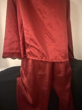 Pijama Satén Rojo con Encaje