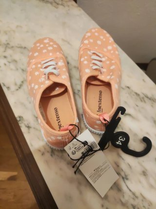 Zapatillas de mujer con flores