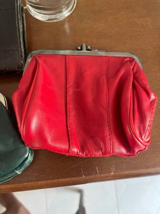 Lote de monederos verdes y rojos