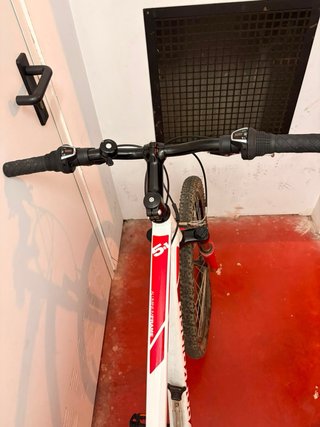 Bicicleta Rockrider Blanca y Roja