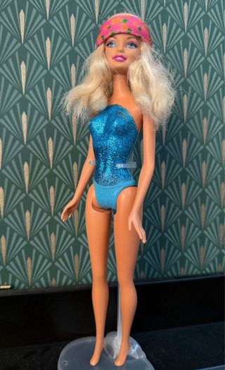Barbie bionda anni 2000, stile hippie fatto a mano, look artigianale