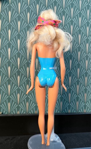 Barbie bionda anni 2000, stile hippie fatto a mano, look artigianale