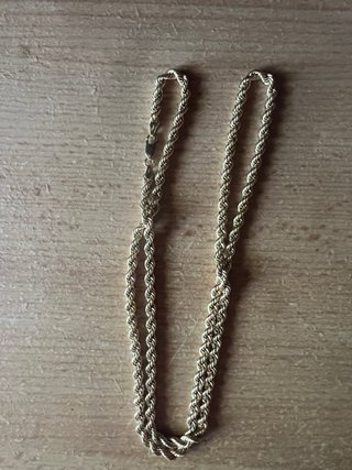 Cadena de oro estilo soga