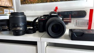Nikon D5300 Kit Lente 55-200mm + Funda + Micrófono