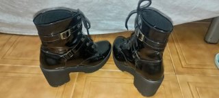 Botines negros charol con hebillas