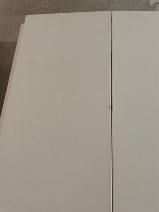 Mesa de cocina de madera blanca