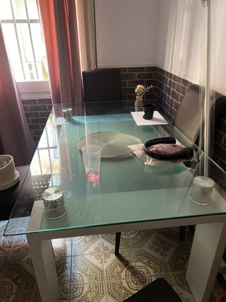 Sillas de comedor (4 unidades) + mesa cristal